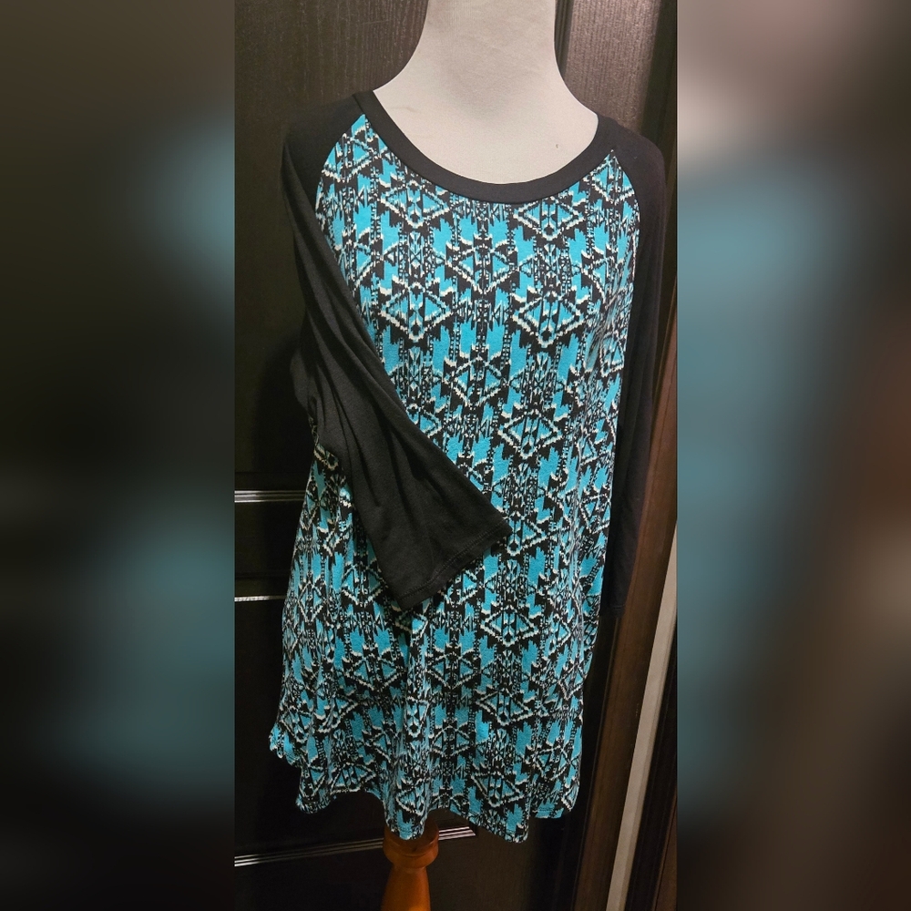 NWT Tribal print blouse top